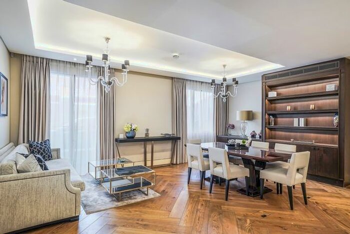 4 Bedroom Town House To Rent In Mayfair Row, London, W1J