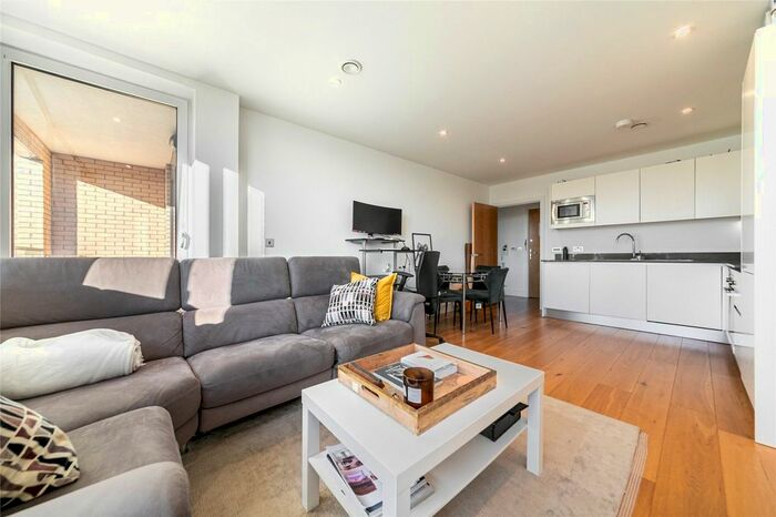 1 Bedroom Flat To Rent In West Court, Grove Place, Eltham, London, SE9