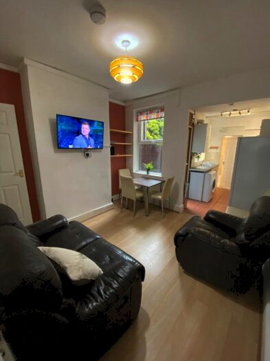 4 Bedroom House To Rent In Winnie Road, B29