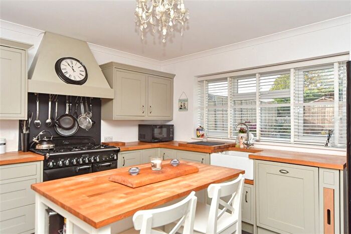 5 Bedroom Chalet For Sale In St. Margaret's Drive, Wigmore, Gillingham, Kent, ME8