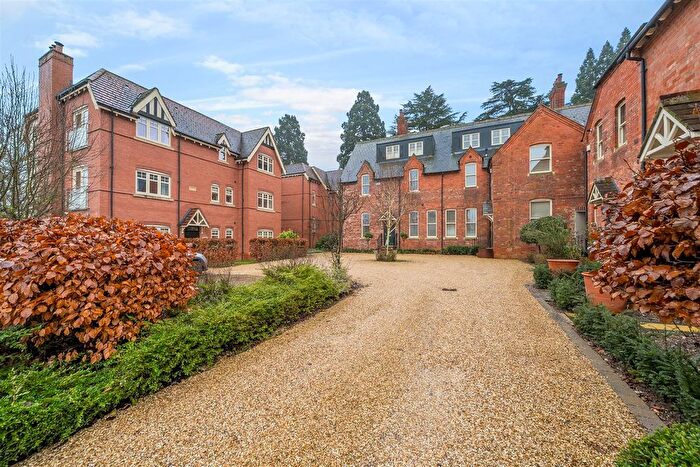 3 Bedroom Flat For Sale In Stratford Road, Henley-In-Arden, B95