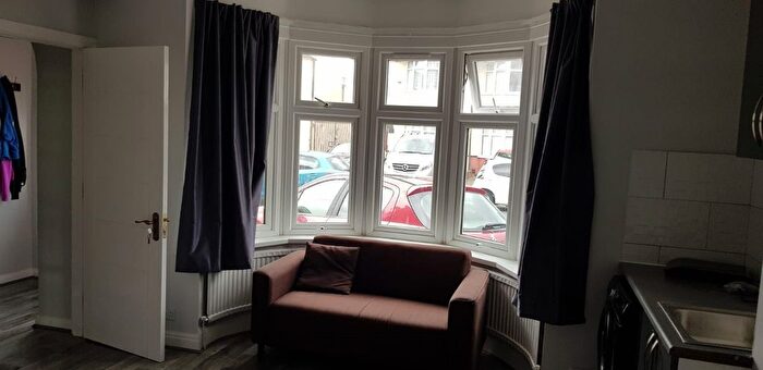 Studio To Rent In Brian Road, Romford, RM6