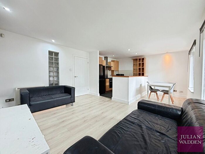 2 Bedroom Flat To Rent In Stretford Road, Manchester, Greater Manchester, M15
