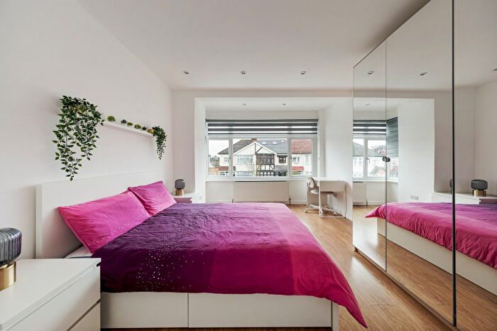 3 Bedroom Flat To Rent In Danehurst Gardens, Ilford, IG4