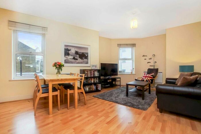 1 Bedroom Flat To Rent In Ridley Road, South Wimbledon, SW19