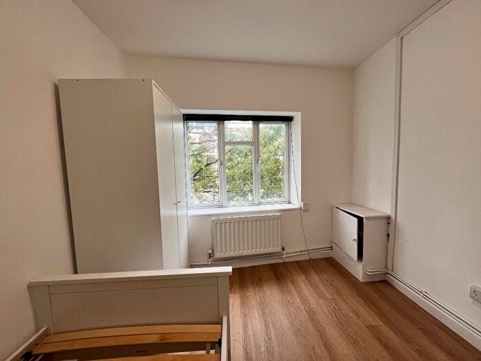 1 Bedroom House To Rent In Lower Ashley Road, Bristol, [Ref: KhpLlt], BS2