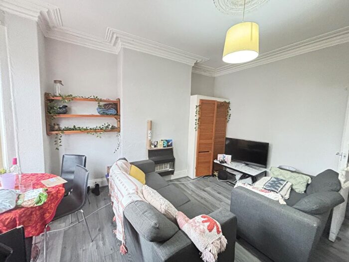 3 Bedroom Semi-Detached House To Rent In Ashville Avenue, Leeds, LS6