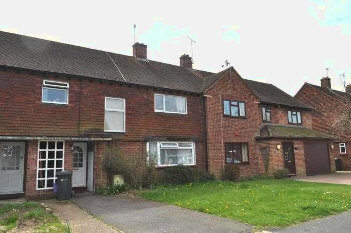 3 Bedroom Detached House To Rent In Yew Tree Drive, Guildford, Surrey, GU1