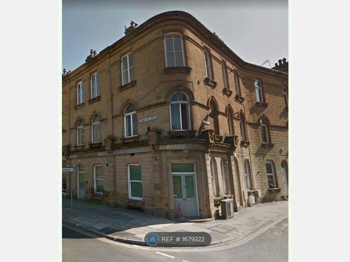 3 Bedroom Flat To Rent In Ryburn Buildings, Sowerby Bridge, HX6
