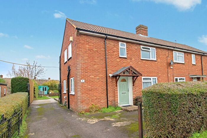 3 Bedroom Semi Detached House For Sale In Gravelly Close, Tadley, RG26