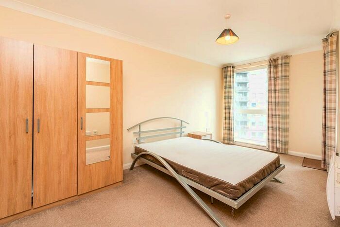 2 Bedroom Flat To Rent In Alencon Link, Basingstoke, Hampshire, RG21