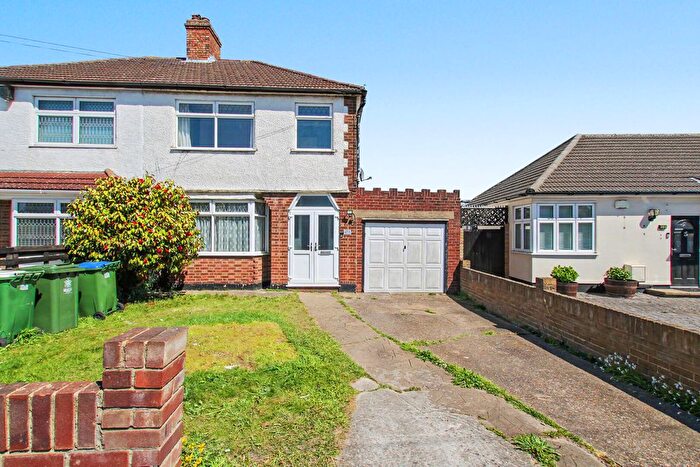 3 Bedroom Property For Sale In Long Lane, Bexleyheath, DA7