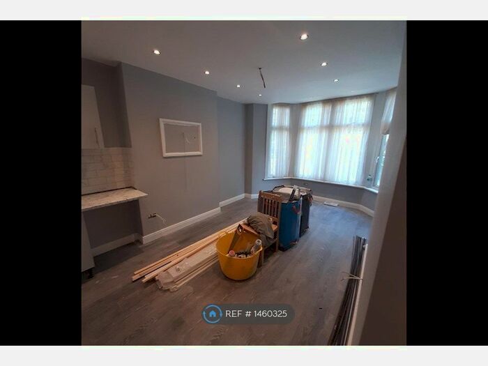 Studio To Rent In Connaught Road Large Studio, London, NW10