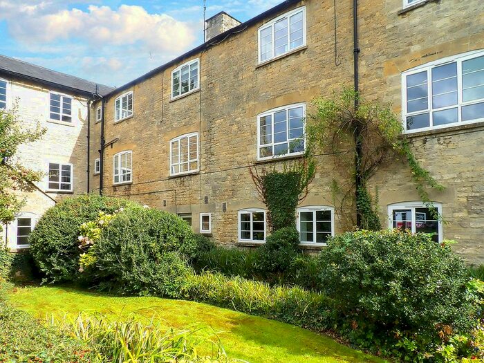 2 Bedroom Flat To Rent In Woodgreen, Witney, Oxfordshire, OX28