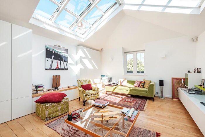 3 Bedroom End Of Terrace House To Rent In Canonbury Square London, N1