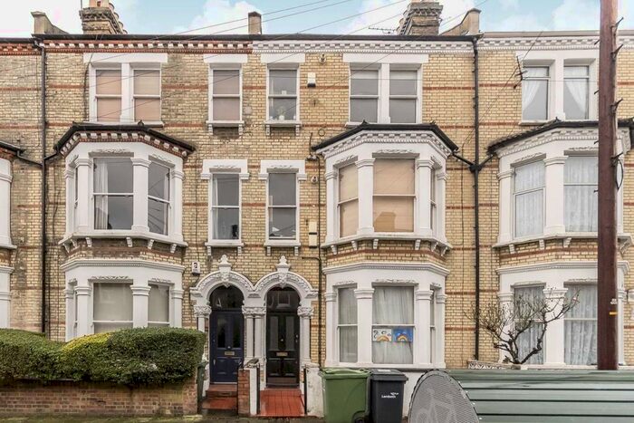 3 Bedroom Flat To Rent In Kenwyn Road, London, SW4