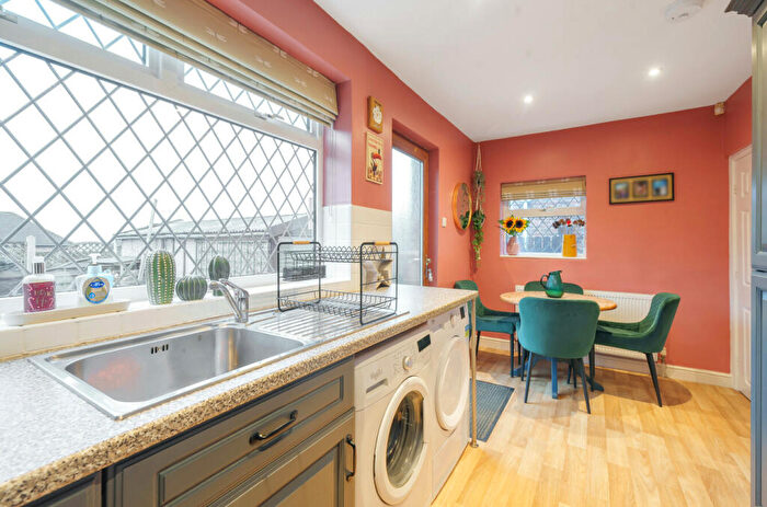 3 Bedroom End Of Terrace House For Sale In Parkville Place, Leeds, West Yorkshire, LS13
