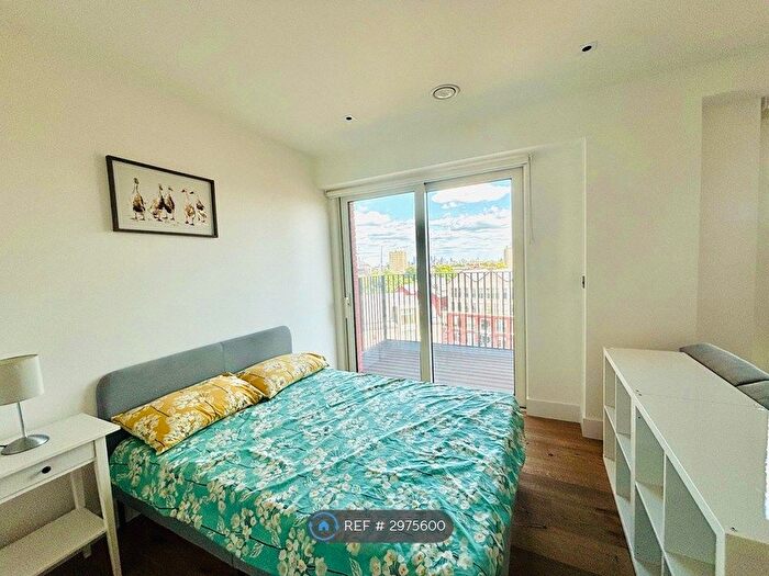 Studio To Rent In Exchange Gardens, London, SW8