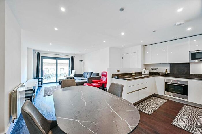 3 Bedroom Flat To Rent In Royal Carriage Mews, Woolwich, London, SE18