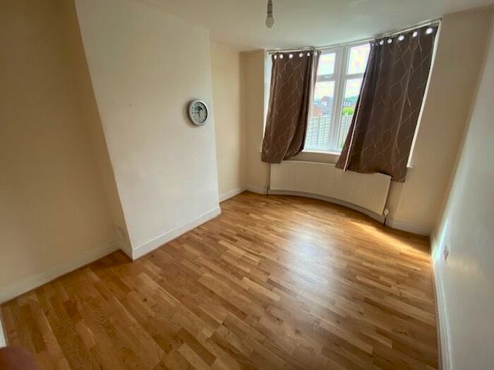 3 Bedroom Property To Rent In Dunstable Road, Luton, LU4
