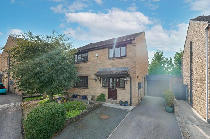 4 Bedroom Detached House For Sale In Northedge Meadow, Bradford, West Yorkshire, BD10