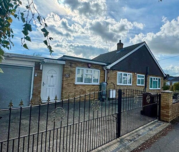 2 Bedroom Semi-Detached Bungalow For Sale In Woodrows Lane, Clacton-On-Sea, CO16
