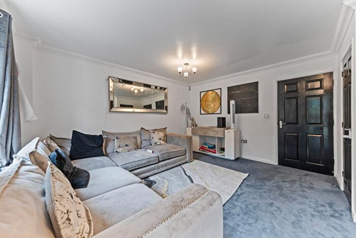 3 Bedroom Semi-Detached House For Sale In Tailby Avenue, Kettering, NN16