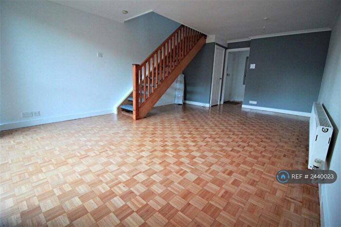 2 Bedroom Flat To Rent In Hersham Road, Walton On Thames, KT12