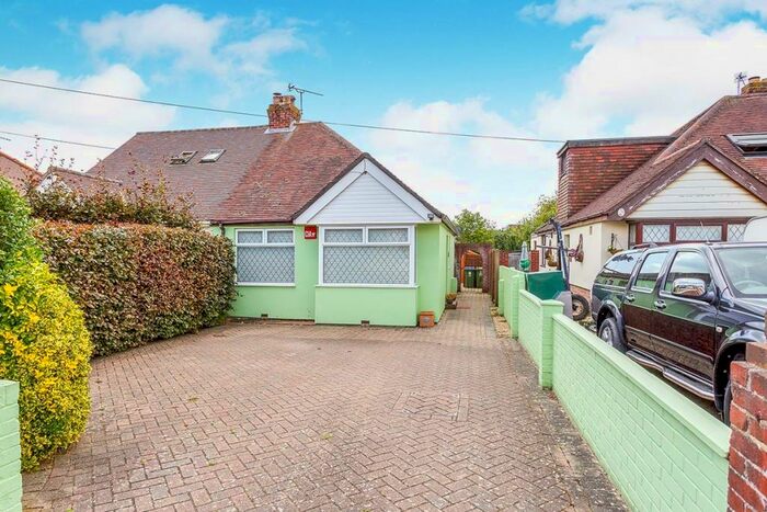 2 Bedroom Bungalow To Rent In The Crossway, Fareham, Hampshire, PO16