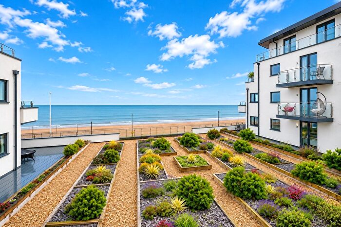 2 Bedroom Flat For Sale In Beach Drive, Ramsgate, Kent, CT11