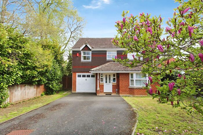 4 Bedroom Detached House For Sale In Cagney Drive, Swindon, SN25