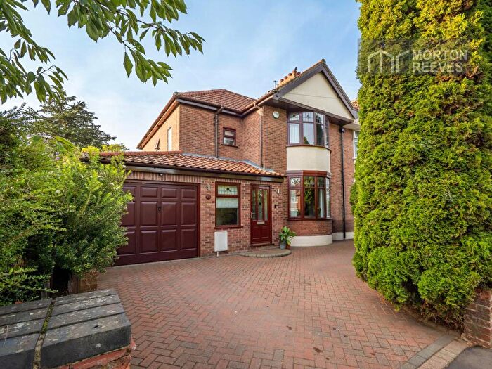 4 Bedroom Semi-Detached House For Sale In Hillcrest Road. Thorpe St Andrew, Norwich, NR7