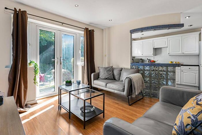 1 Bedroom Flat To Rent In Victoria Terrace, Leeds, LS3