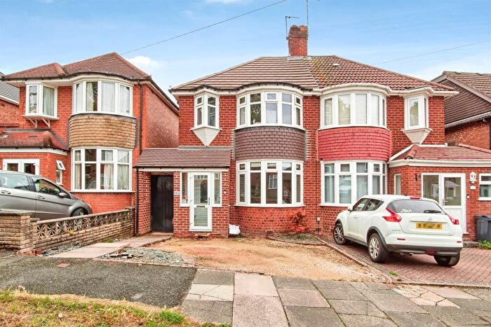 3 Bedroom Semi Detached House For Sale In Upper Meadow Road, Quinton, Birmingham, B32