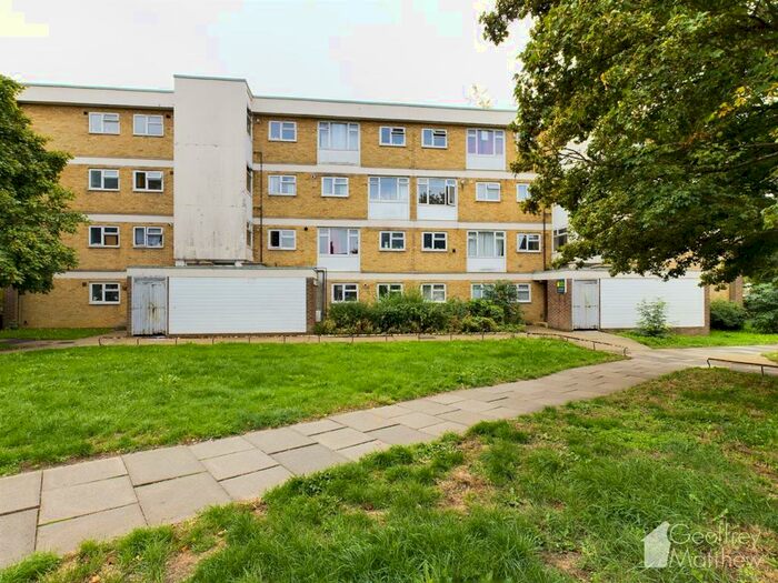 2 Bedroom Flat To Rent In Little Grove Field, Harlow, CM19
