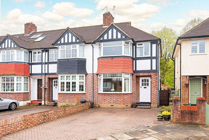 3 Bedroom Semi Detached House For Sale In Lincoln Avenue, Twickenham, TW2