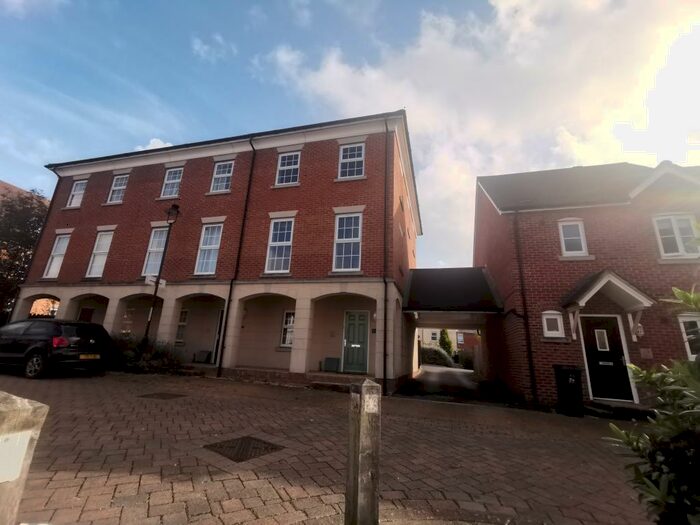 4 Bedroom Town House To Rent In Alner Road, Blandford Forum, DT11