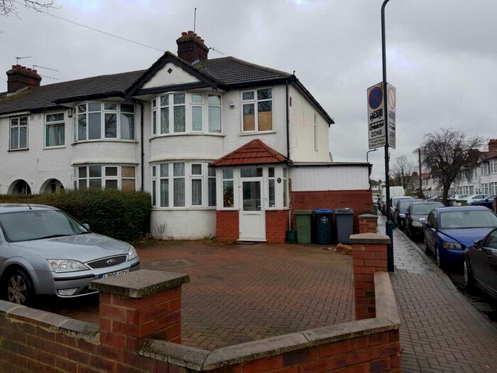 3 Bedroom Terraced House To Rent In Honeypot Lane, Kingsbury, NW9