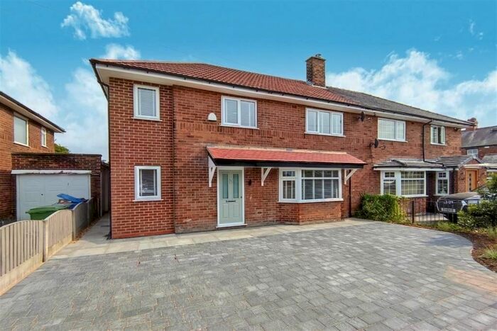 4 Bedroom Semi-Detached House To Rent In Long Hey, Hale, Altrincham, WA15