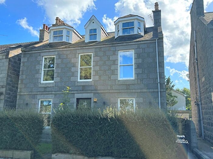 3 Bedroom Flat To Rent In University Road, Old Aberdeen, Aberdeen, AB24