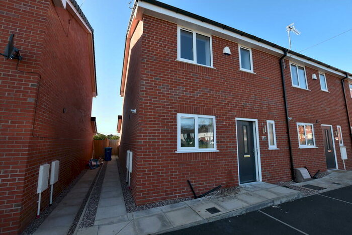 3 Bedroom Semi-Detached House To Rent In Formby Avenue, Atherton, Manchester, M46