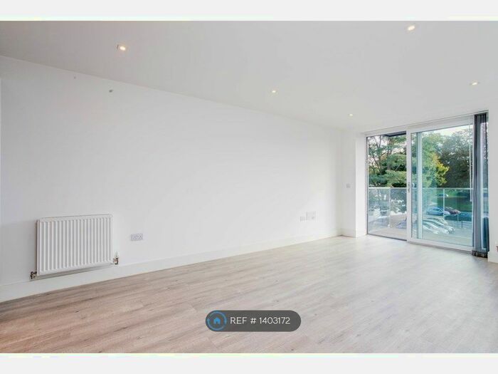 2 Bedroom Flat To Rent In Sapphire House, Orpington, BR6