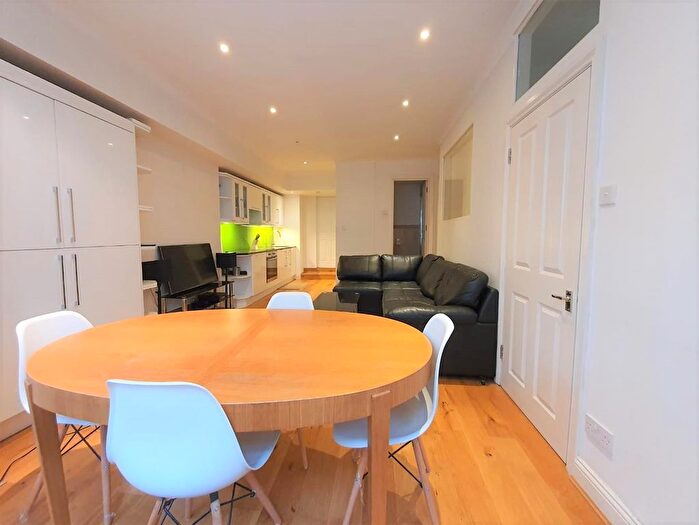 2 Bedroom Flat To Rent In Elvaston Place, South Kensington, SW7