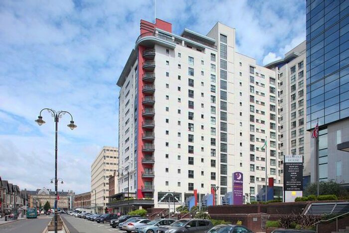 1 Bedroom Flat To Rent In Churchill Way, Cardiff, CF10