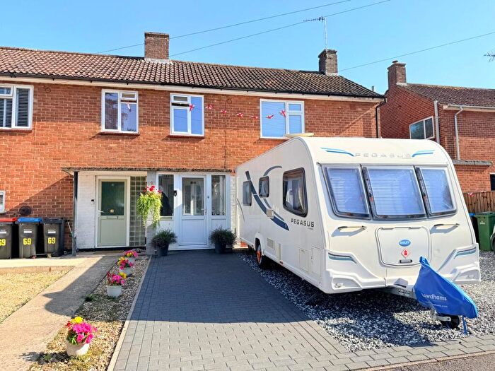 3 Bedroom Semi-Detached House For Sale In Boundary Crescent, Stony Stratford, MK11
