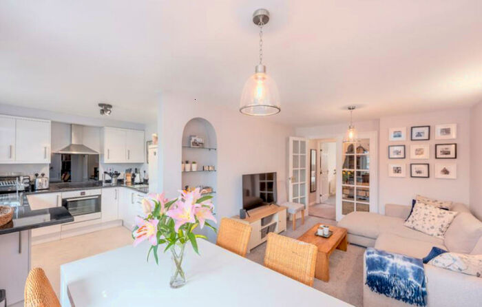 2 Bedroom Apartment To Rent In Melcombe Street, Marylebone, London, W1U