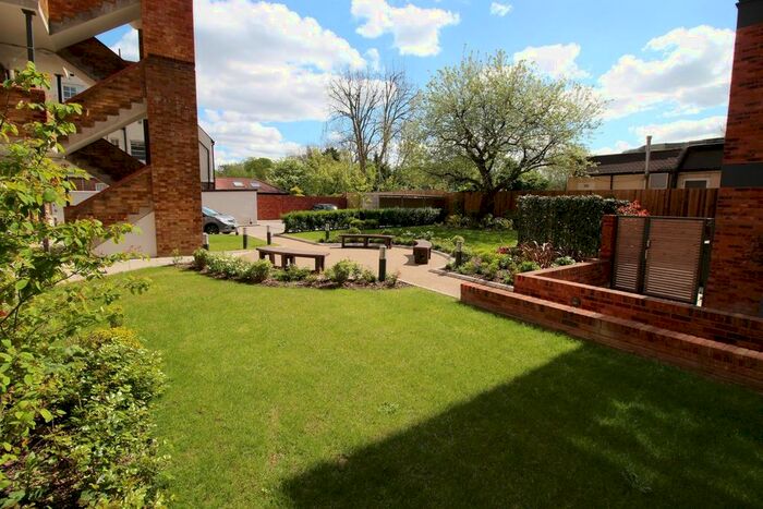 2 Bedroom Flat To Rent In Dartmouth Road, Willesden Green, London, NW2