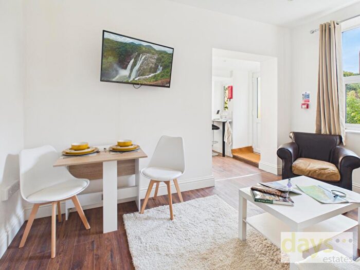1 Bedroom Flat To Rent In Merton Road, Southsea, City Of Portsmouth, PO5
