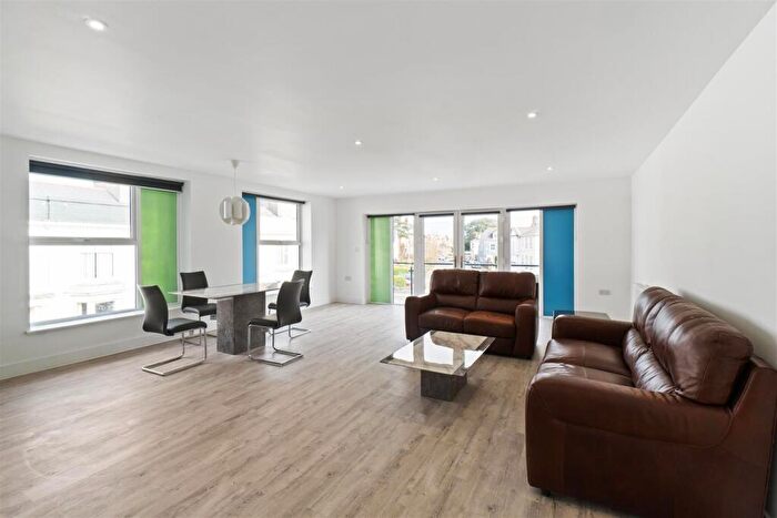 3 Bedroom Apartment To Rent In Greenbank Terrace, Greenbank, Plymouth, PL4