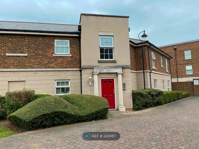 2 Bedroom Flat To Rent In Duncannon Place, Greenhithe, DA9